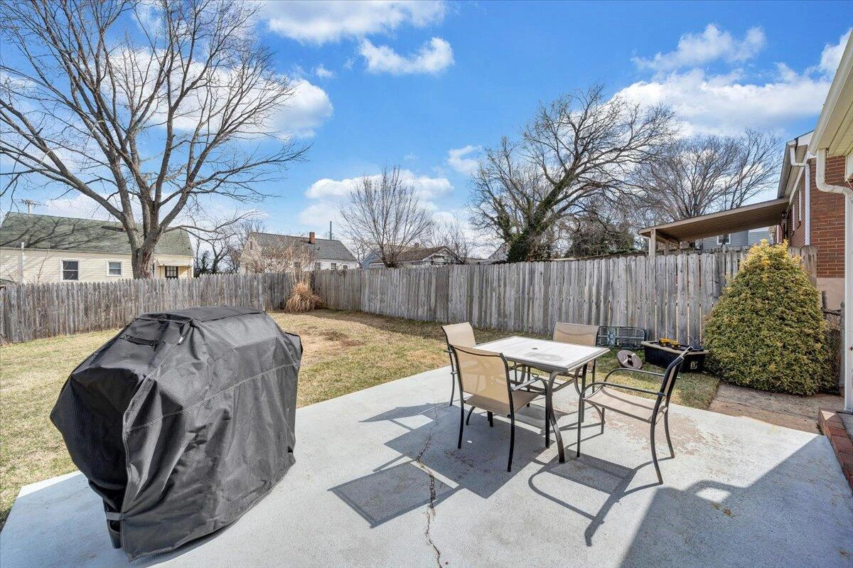 2241 Byrd AVE NE - Photo 31
