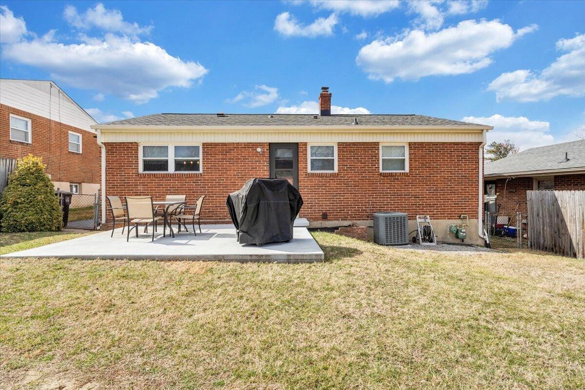 2241 Byrd AVE NE - Photo 33