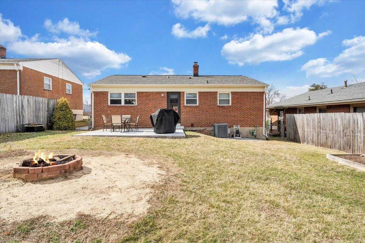 2241 Byrd AVE NE - Photo 34