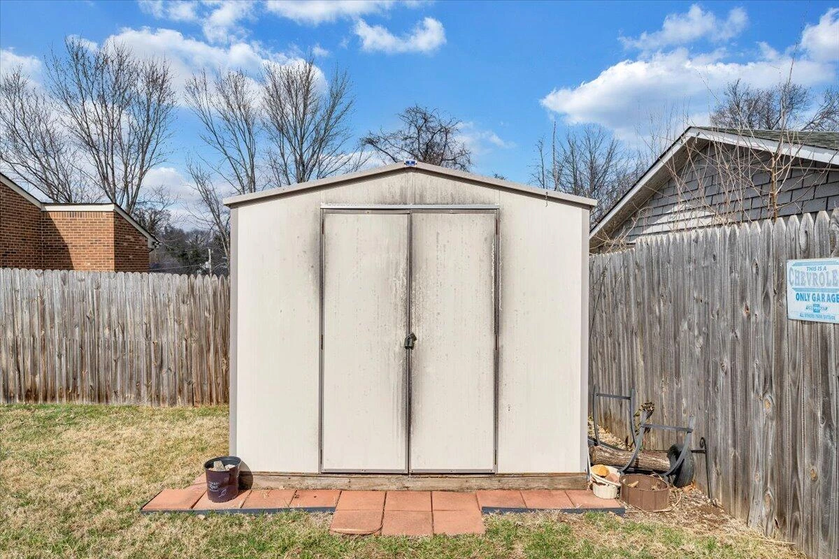 2241 Byrd AVE NE - Photo 36