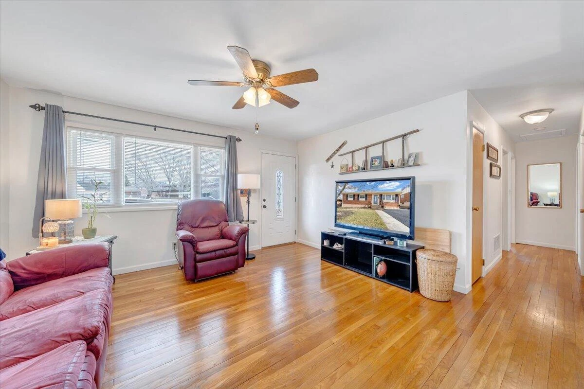2241 Byrd AVE NE - Photo 8
