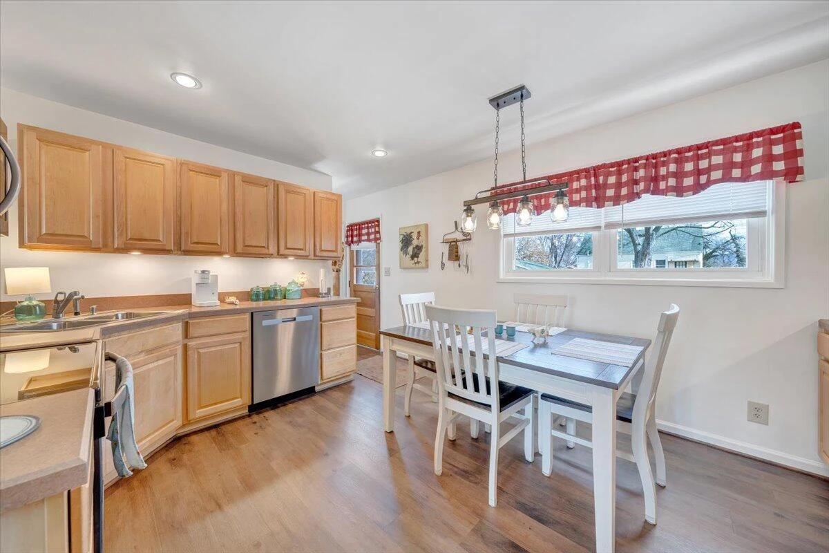 2241 Byrd AVE NE - Photo 9