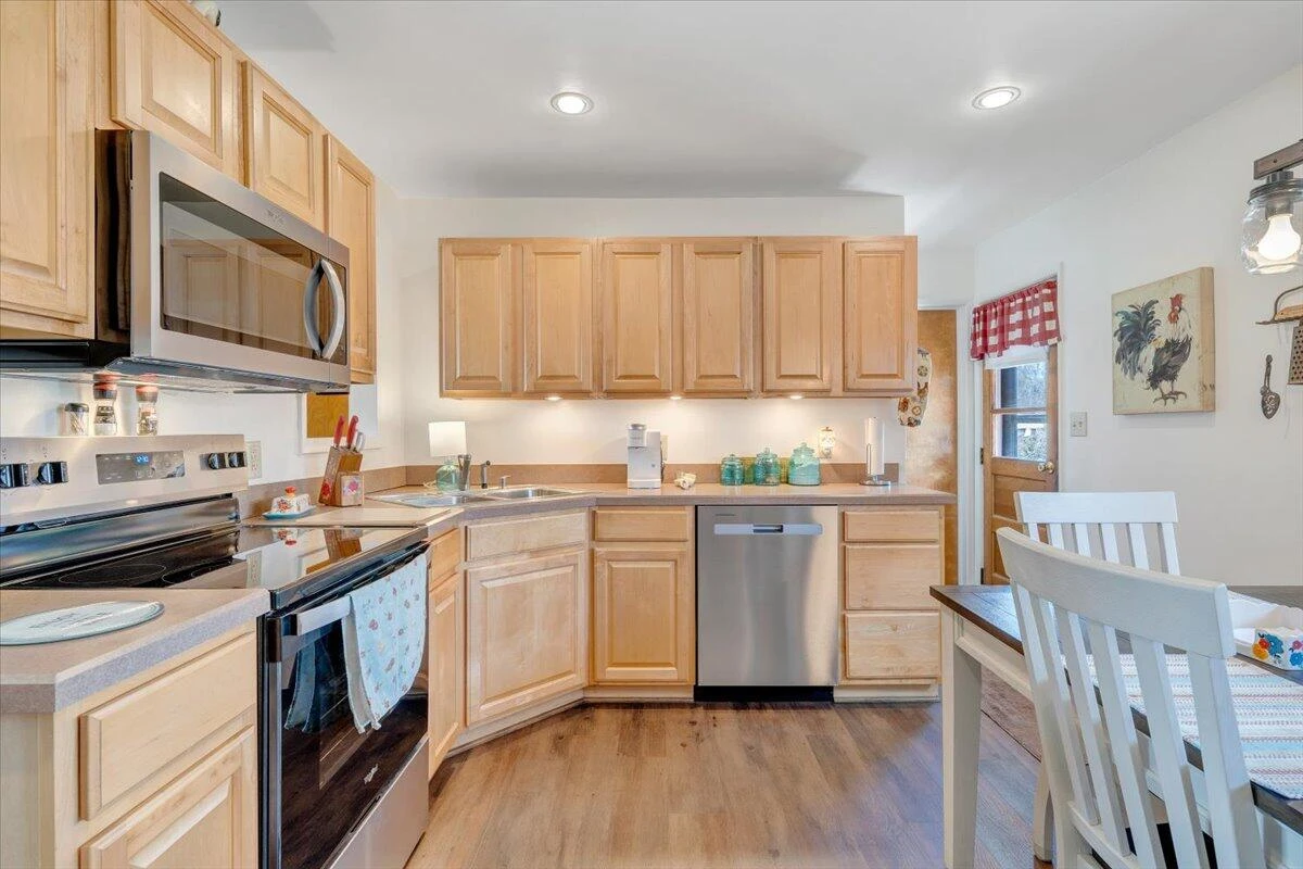 2241 Byrd AVE NE - Photo 10