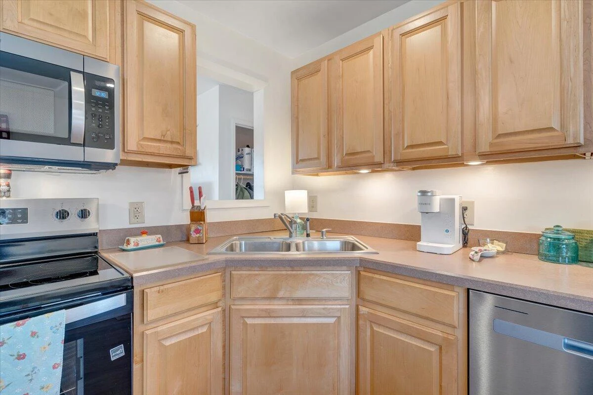 2241 Byrd AVE NE - Photo 11
