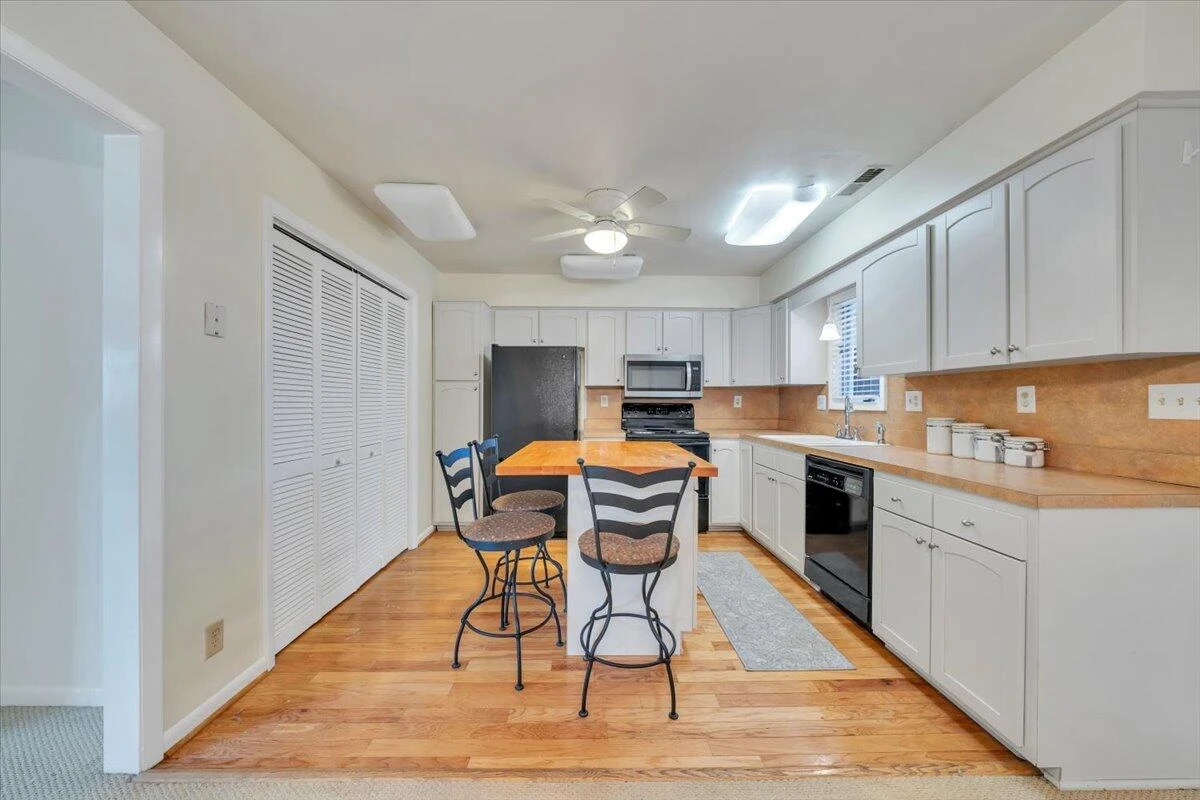 438 Windward DR - Photo 15
