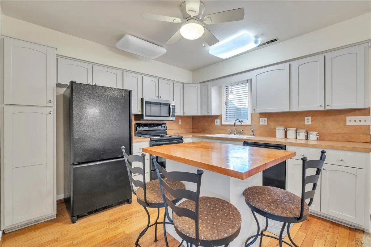 438 Windward DR - Photo 16