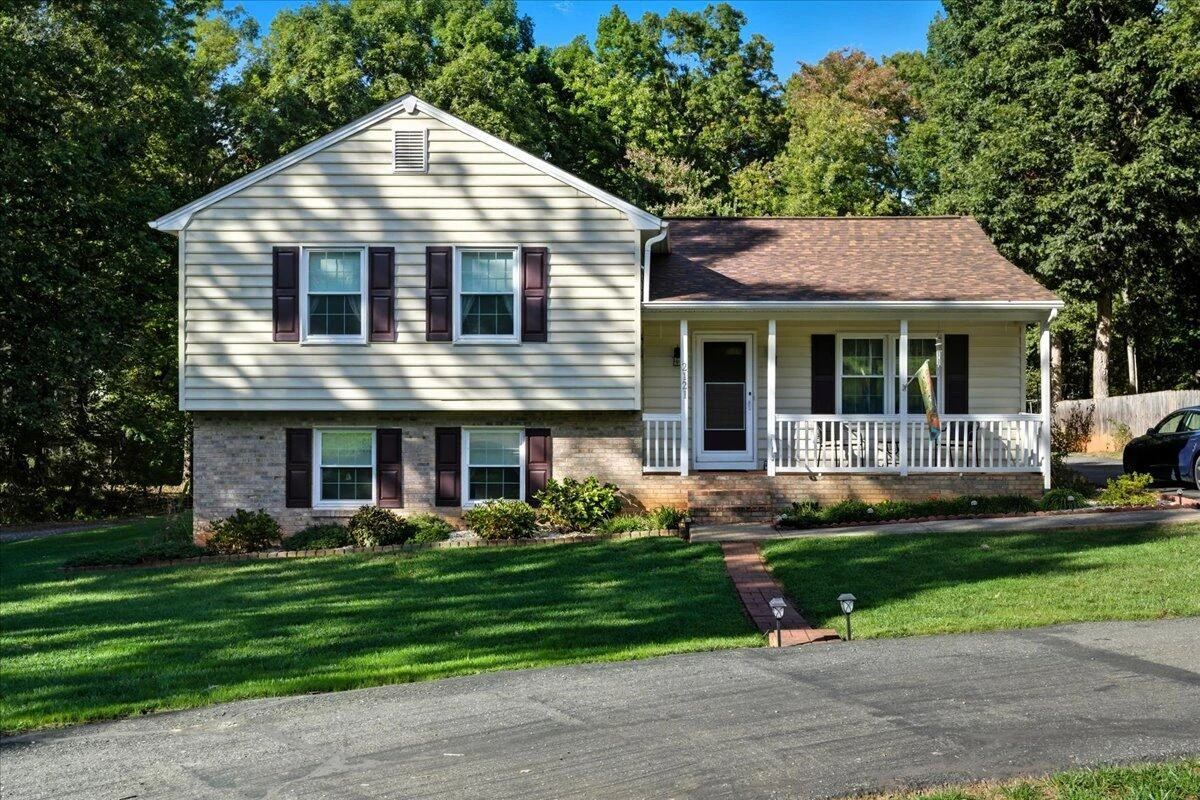 2121 Sunburst RD