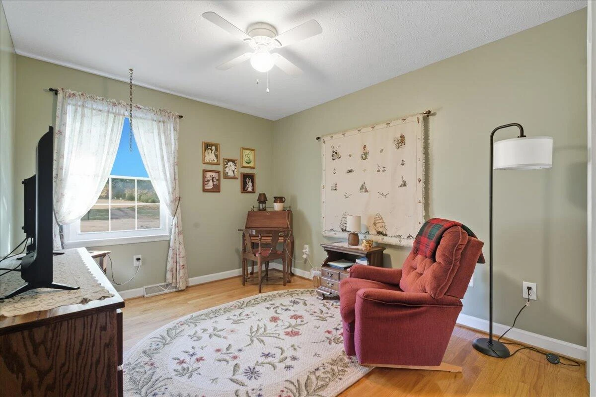 2121 Sunburst RD - Photo 18