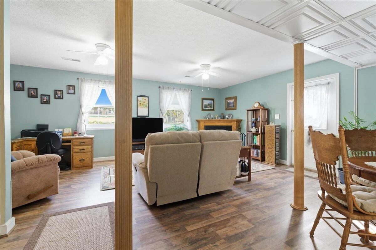 2121 Sunburst RD - Photo 24
