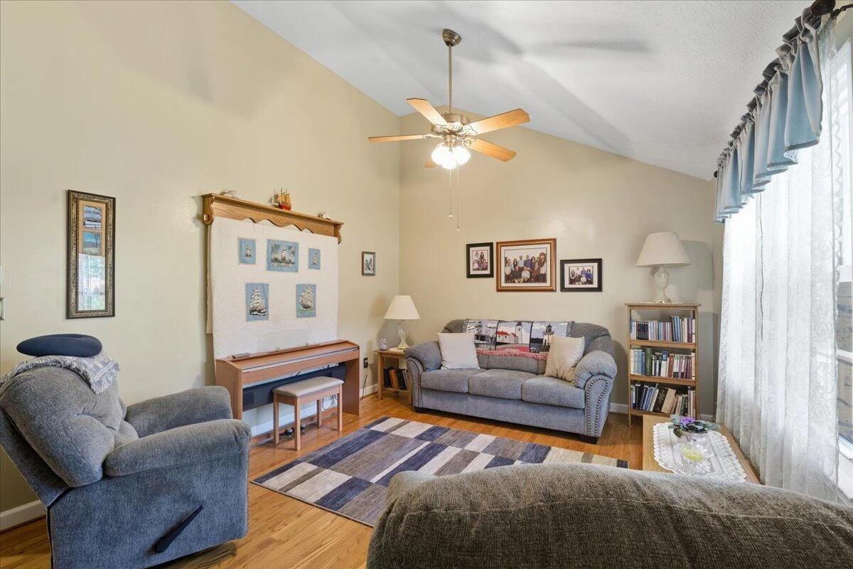2121 Sunburst RD - Photo 6