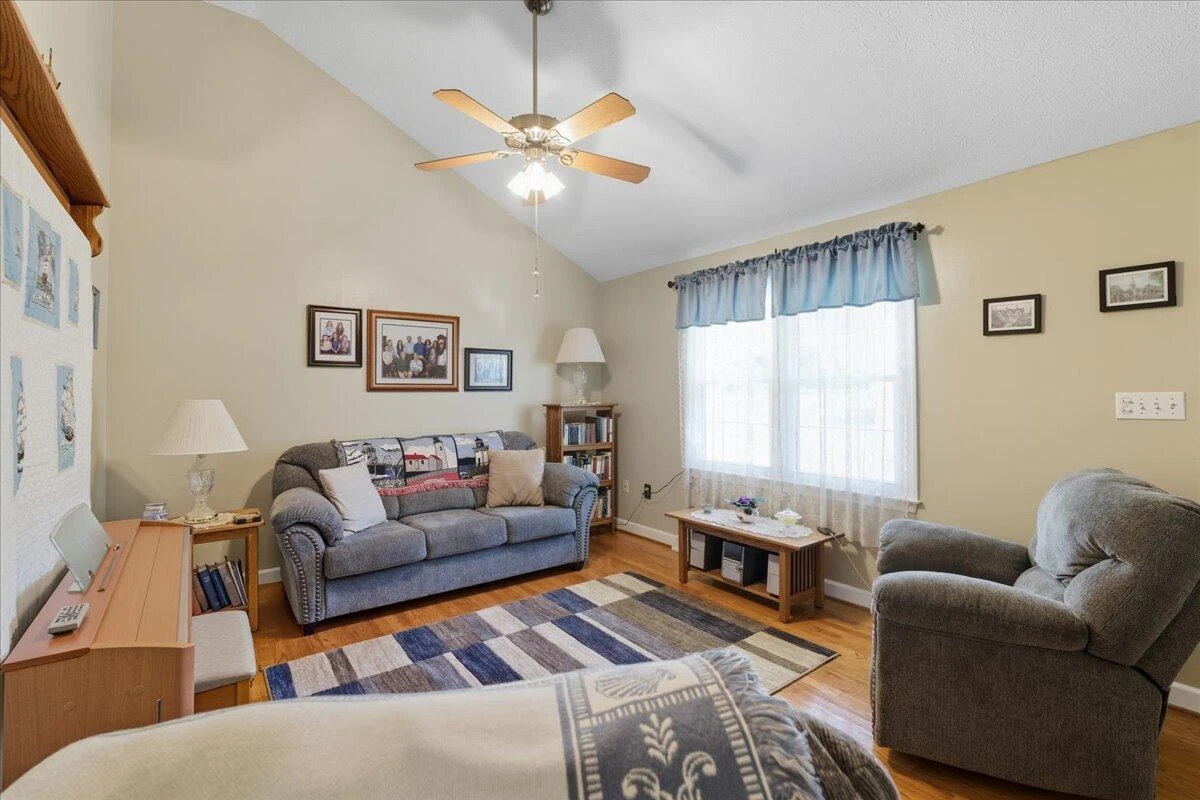 2121 Sunburst RD - Photo 8