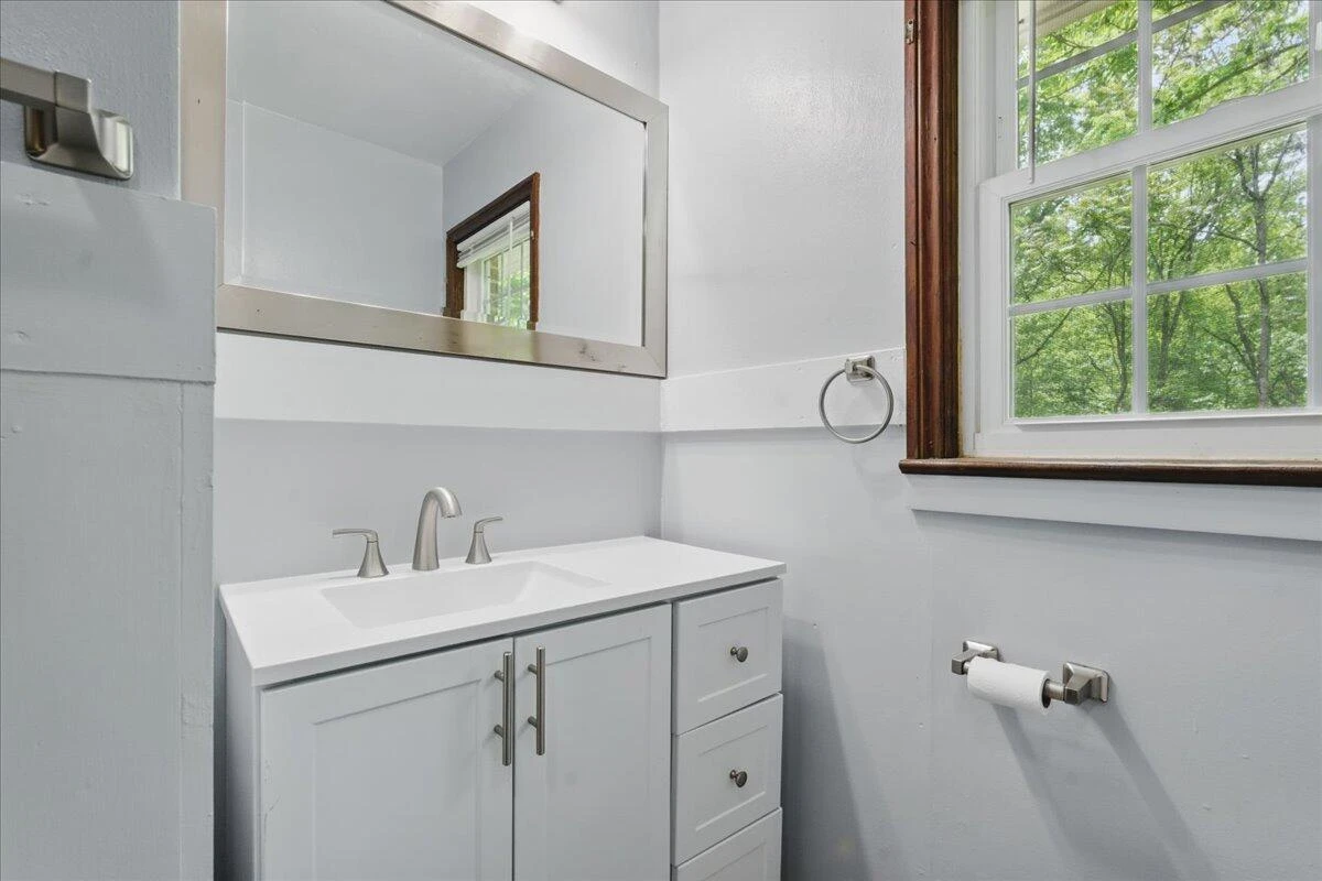 66 Adrian ST - Photo 16