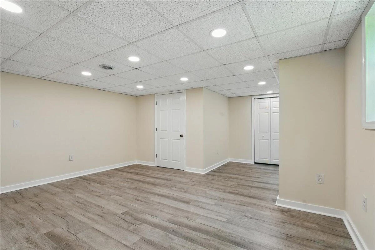 66 Adrian ST - Photo 17