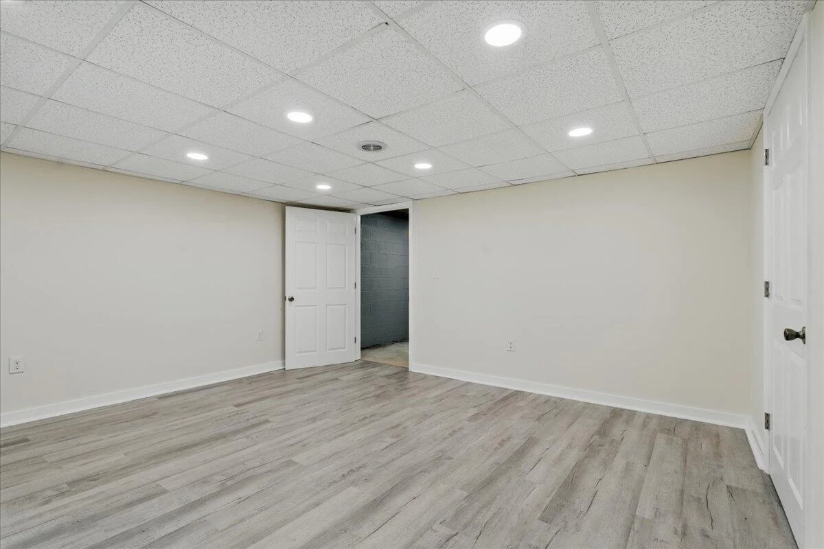 66 Adrian ST - Photo 18