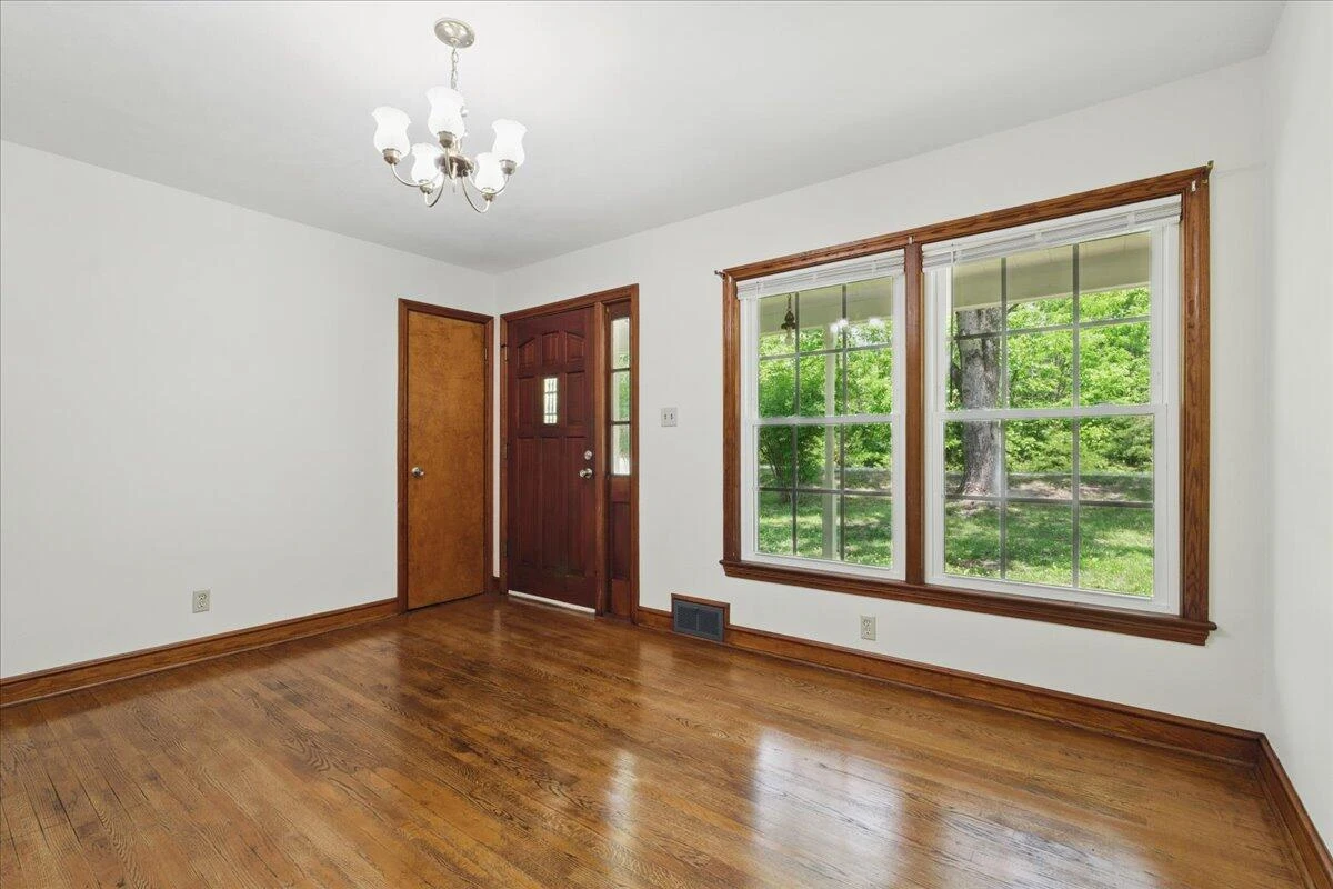 66 Adrian ST - Photo 5