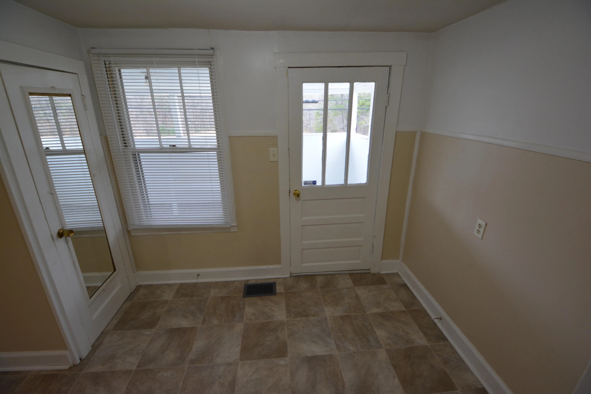 376 Southside DR - Photo 18