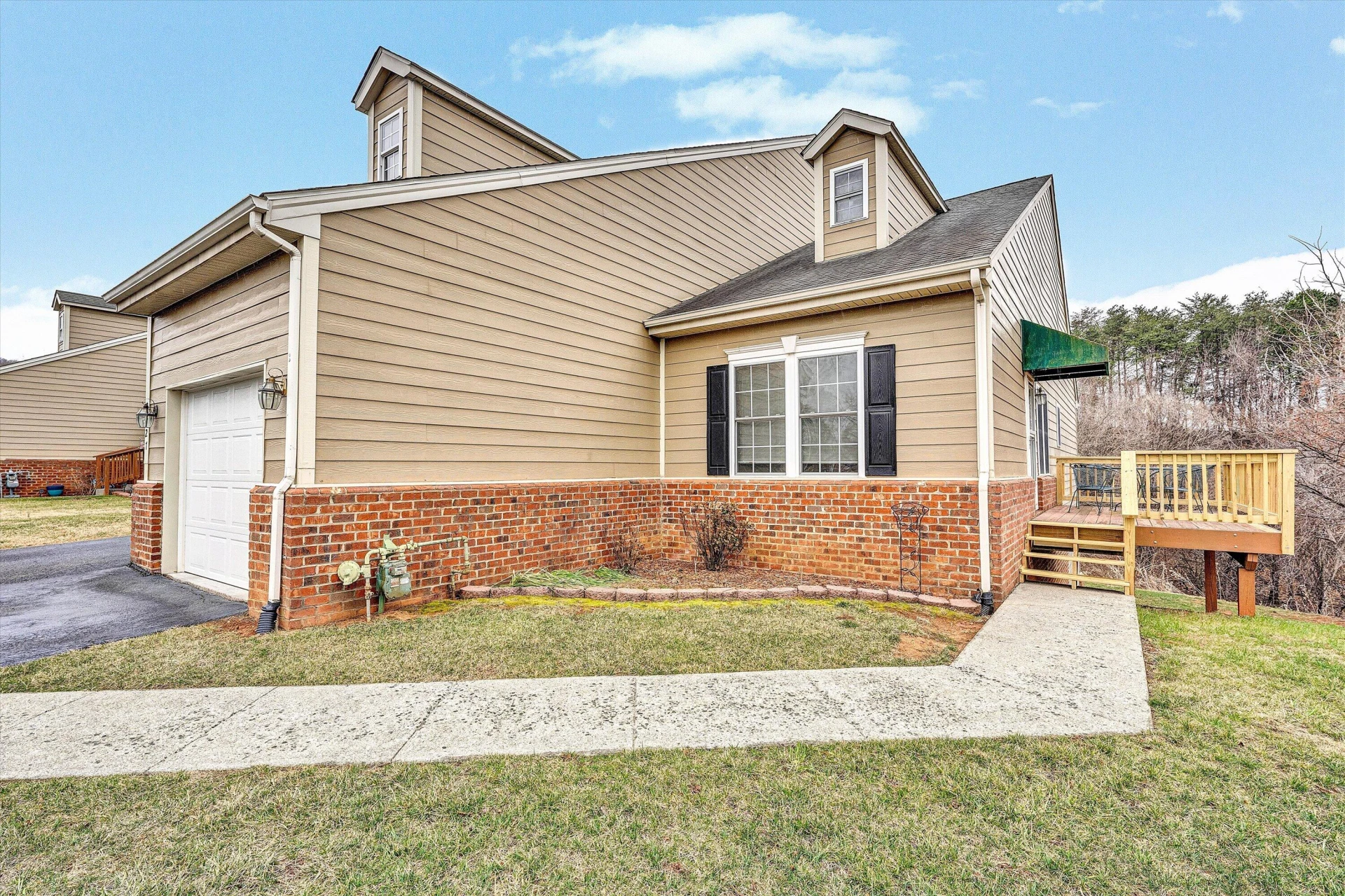 3827 Alexandra CT - Photo 4