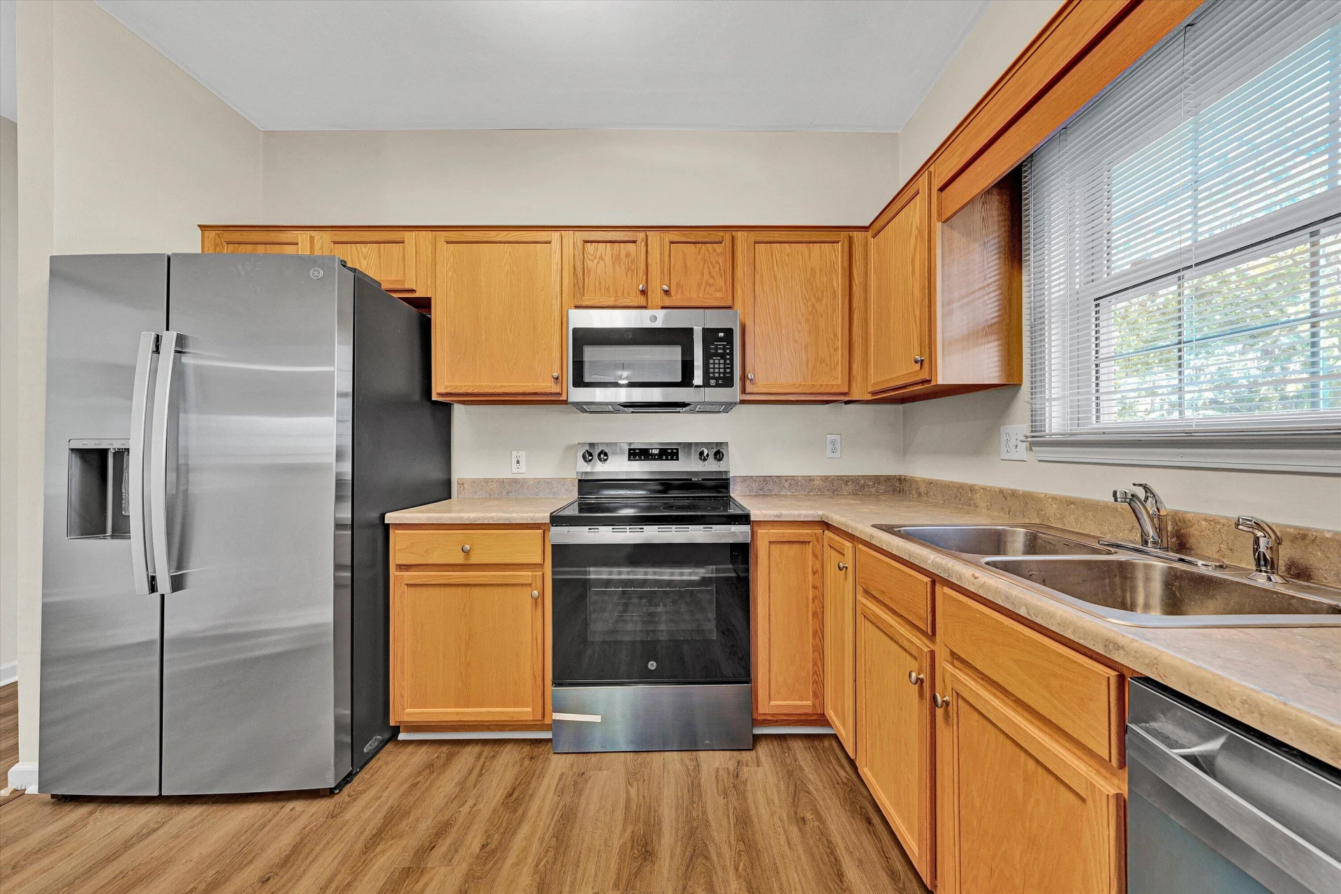 3827 Alexandra CT - Photo 16