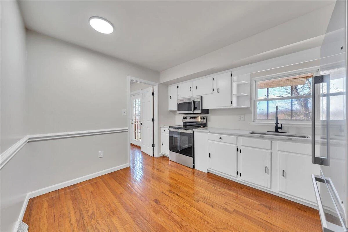 546 Stacie DR - Photo 10