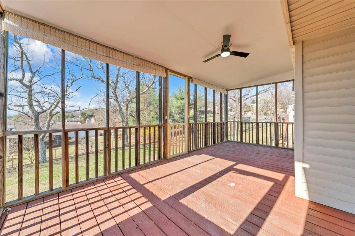 546 Stacie DR - Photo 31
