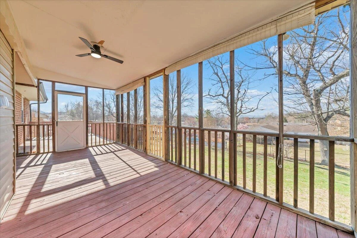 546 Stacie DR - Photo 32