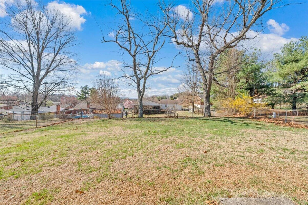 546 Stacie DR - Photo 36
