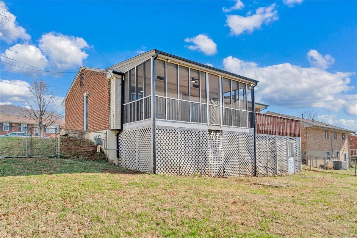 546 Stacie DR - Photo 37