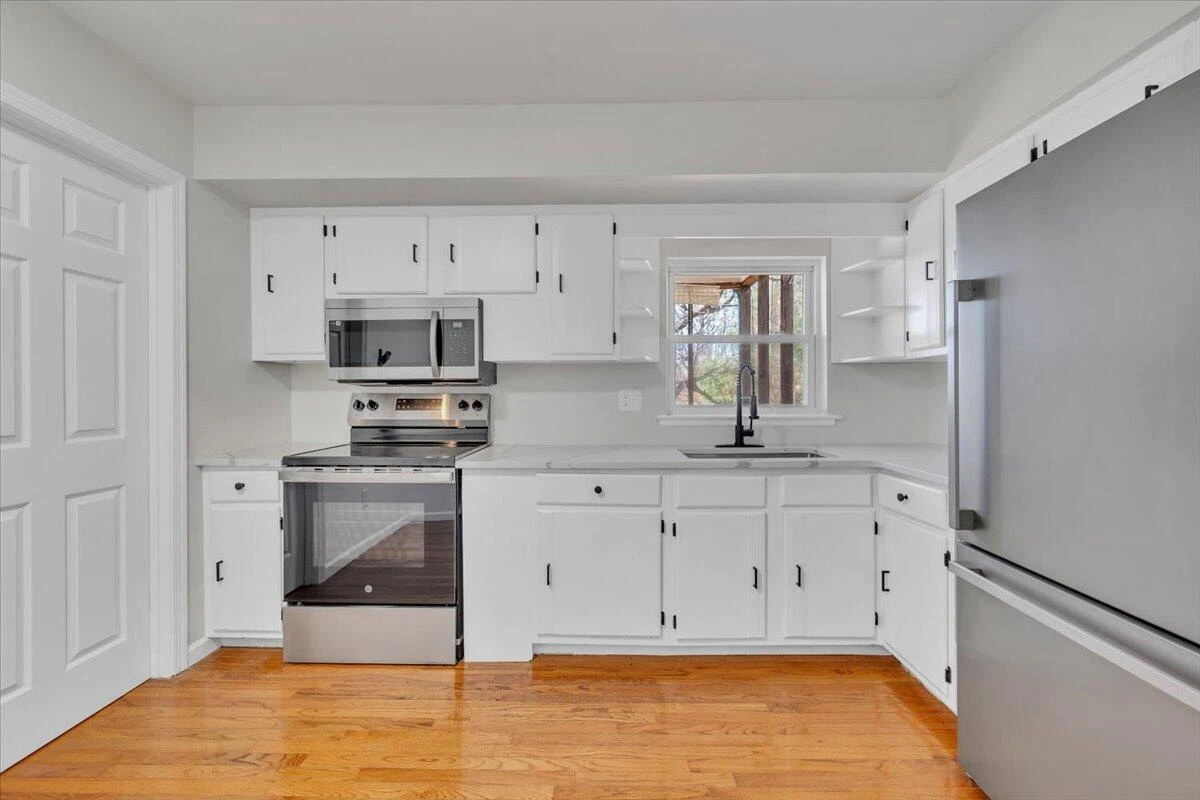 546 Stacie DR - Photo 7
