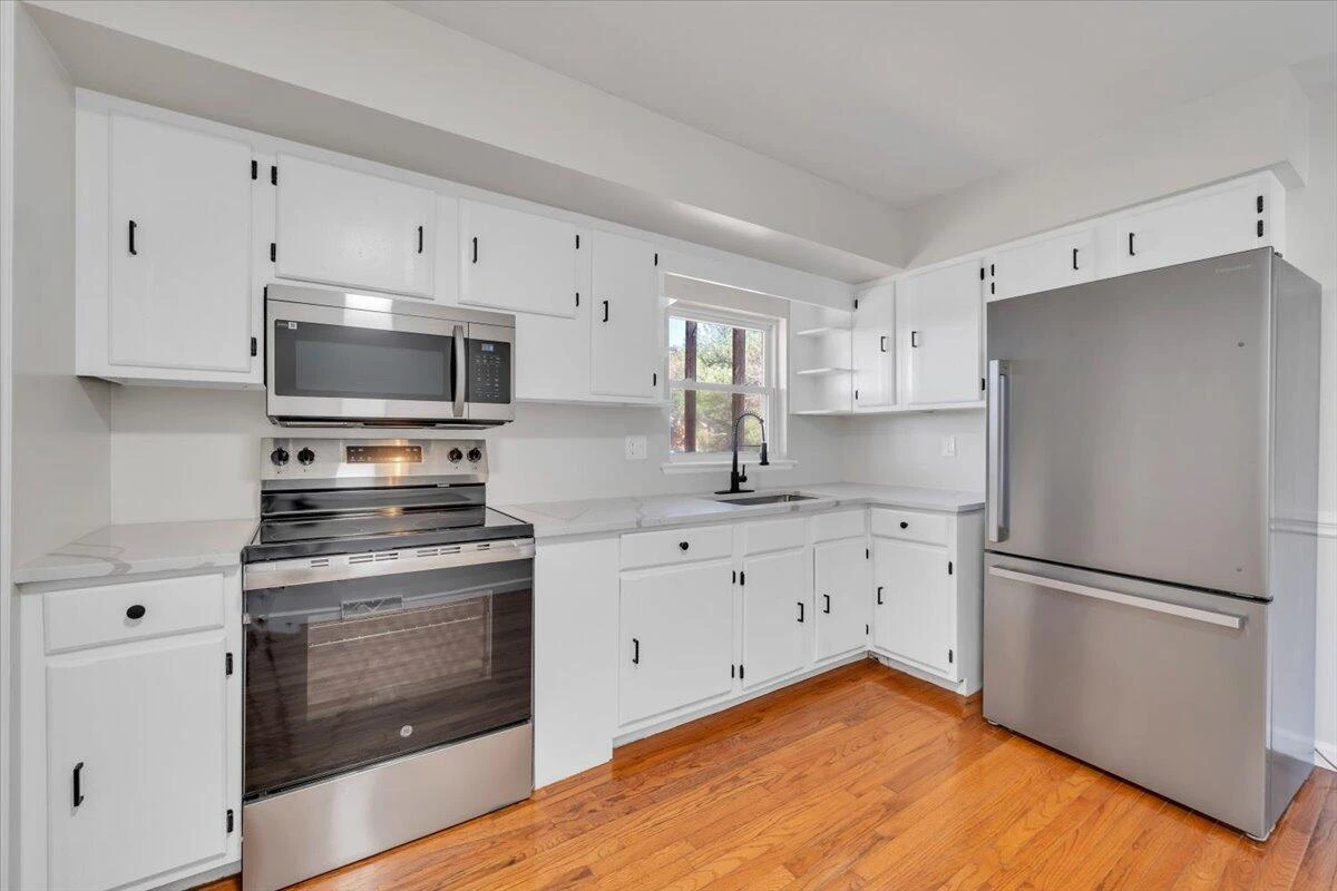 546 Stacie DR - Photo 8