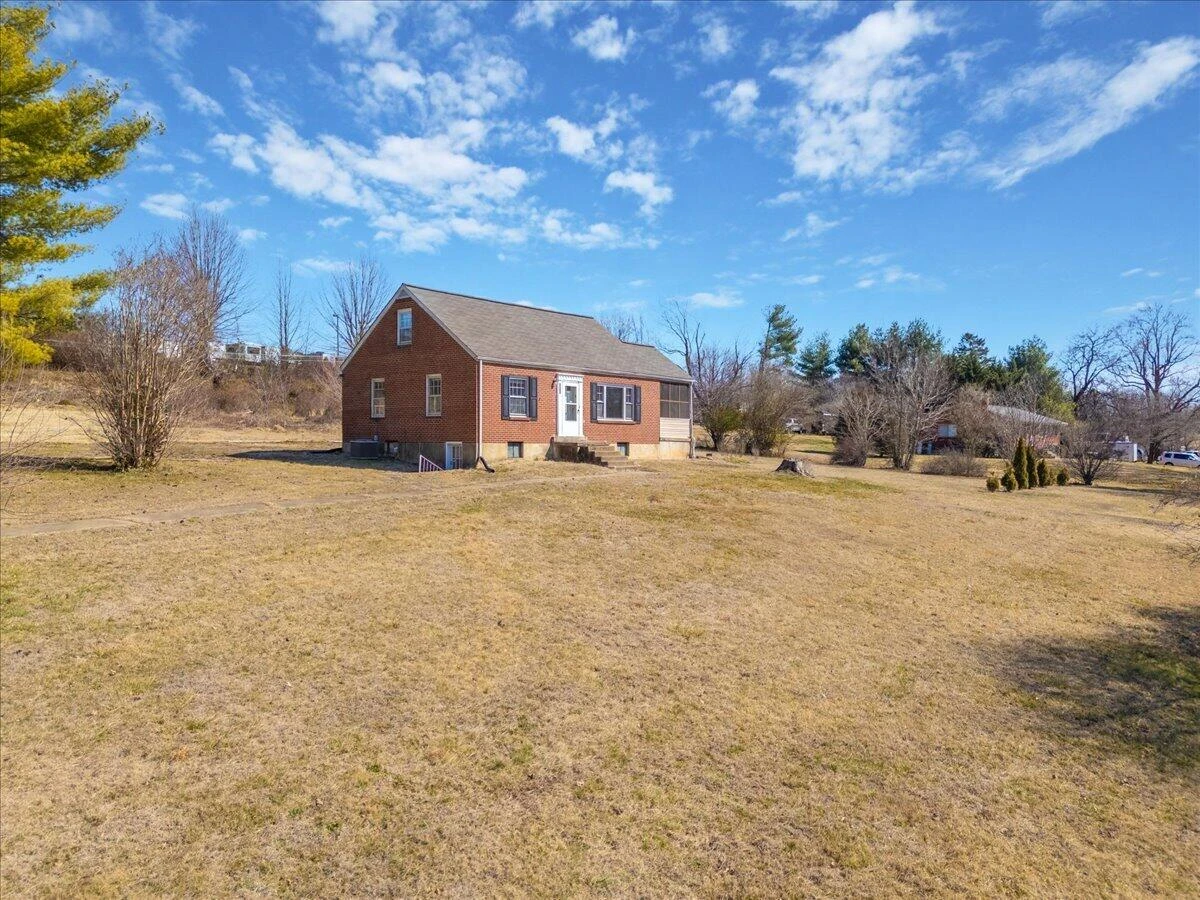 7937 Enon DR - Photo 2