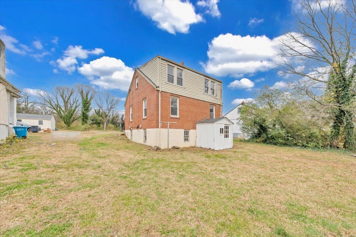 2810 Courtland RD NW - Photo 18