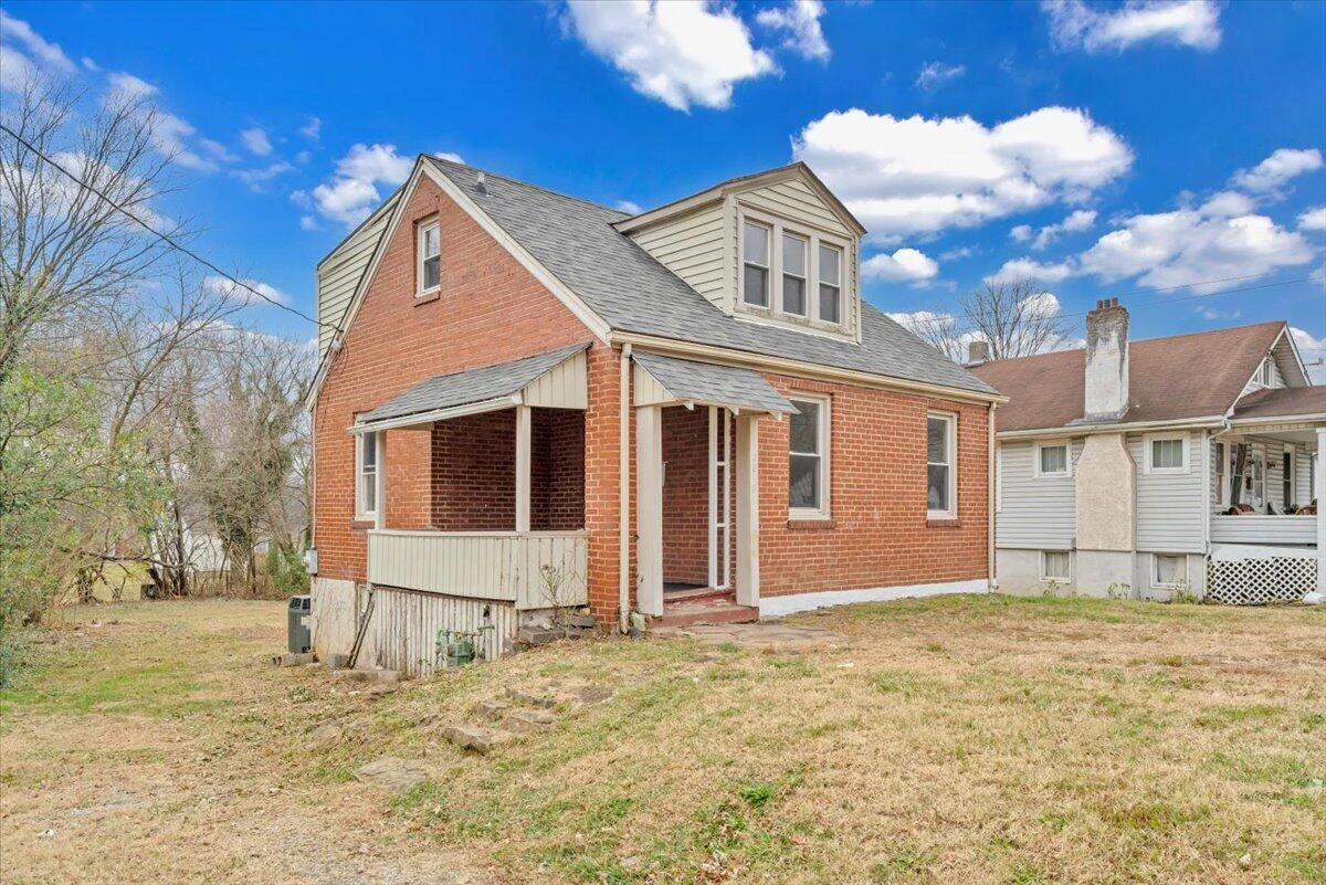 2810 Courtland RD NW - Photo 2