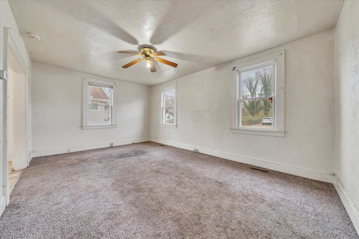 2810 Courtland RD NW - Photo 4
