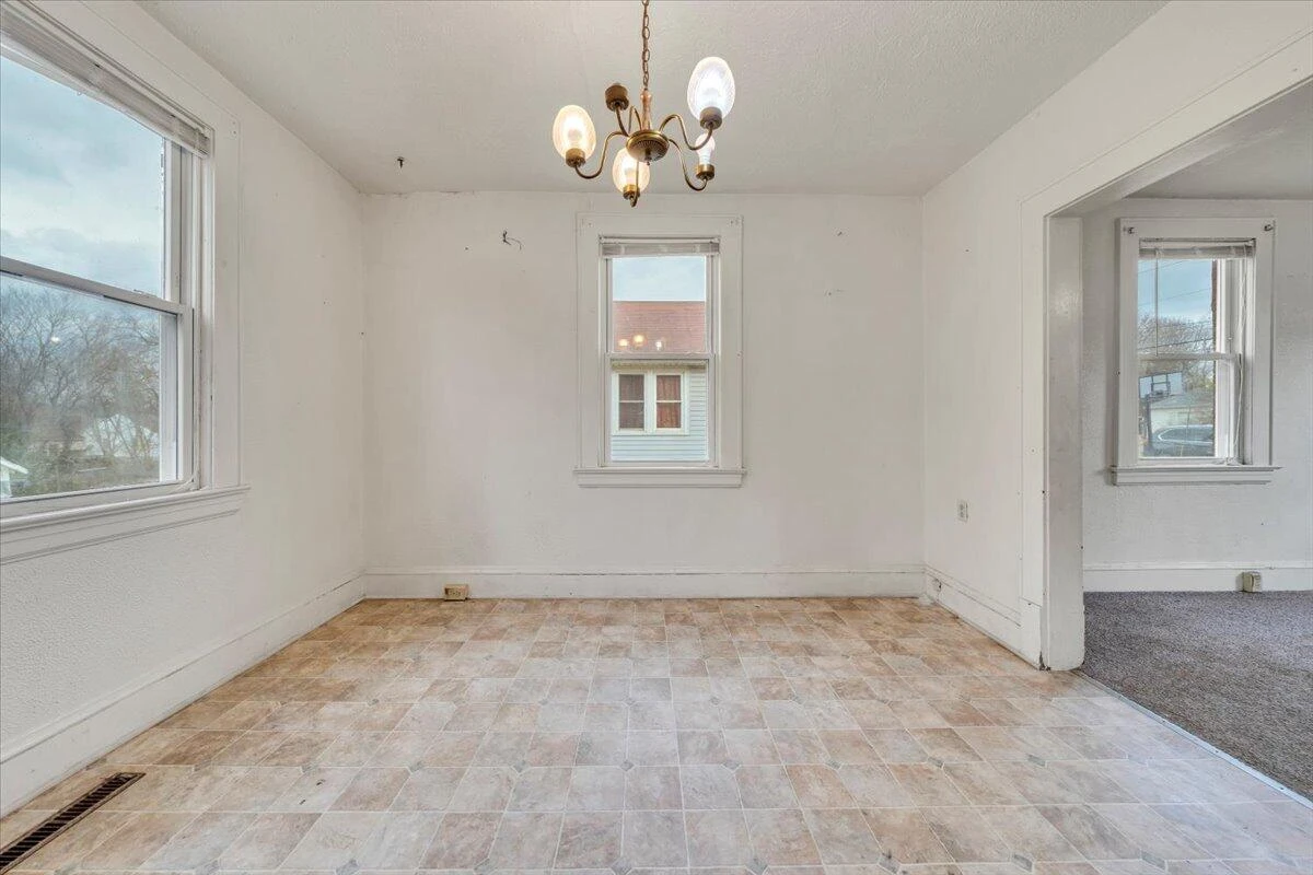 2810 Courtland RD NW - Photo 7