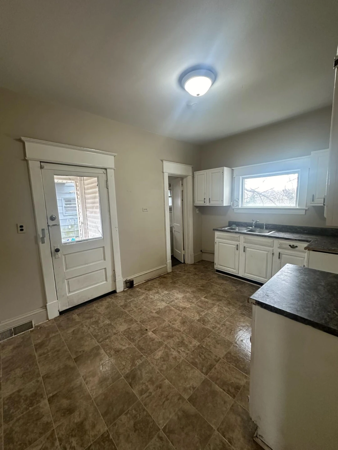 540 Allison AVE SW - Photo 9