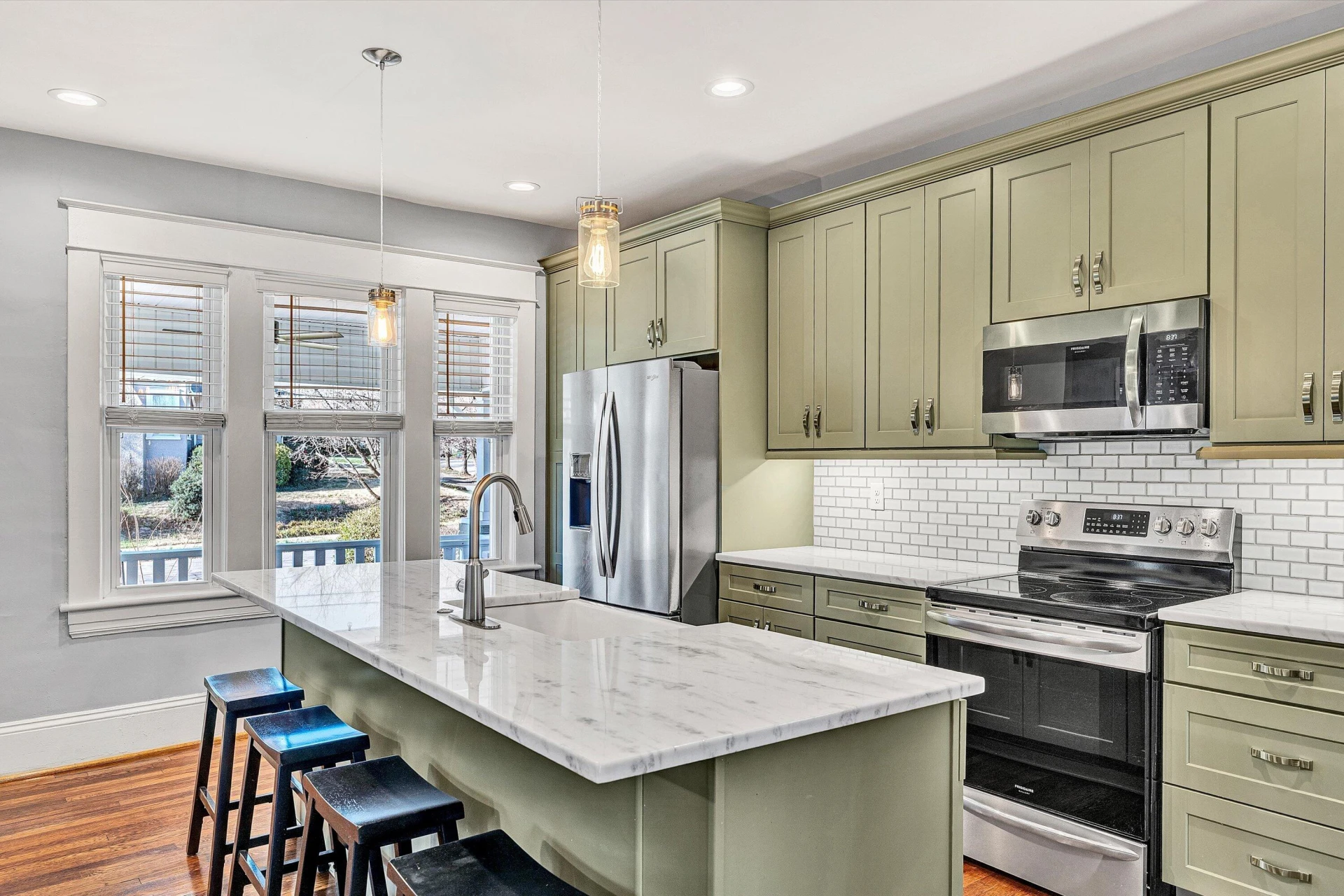 2031 Sherwood AVE SW - Photo 8