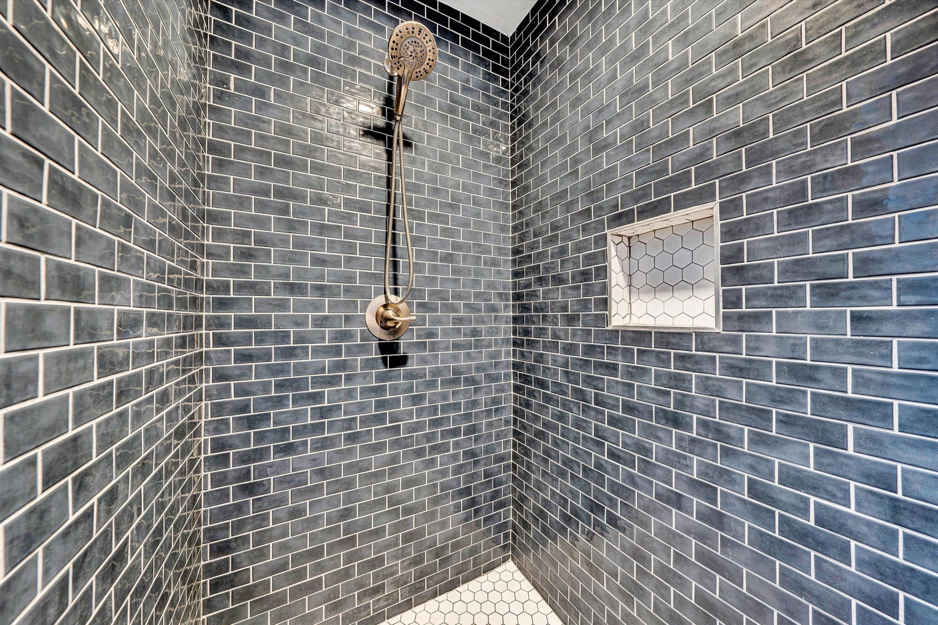 2031 Sherwood AVE SW - Photo 9