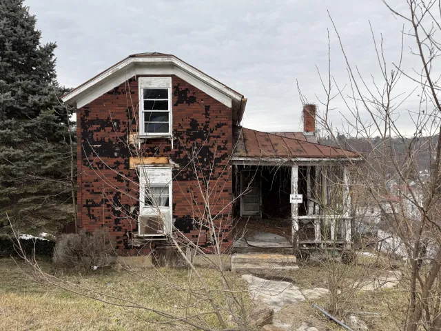 820 Girard AVE, Clifton Forge, VA, 24422