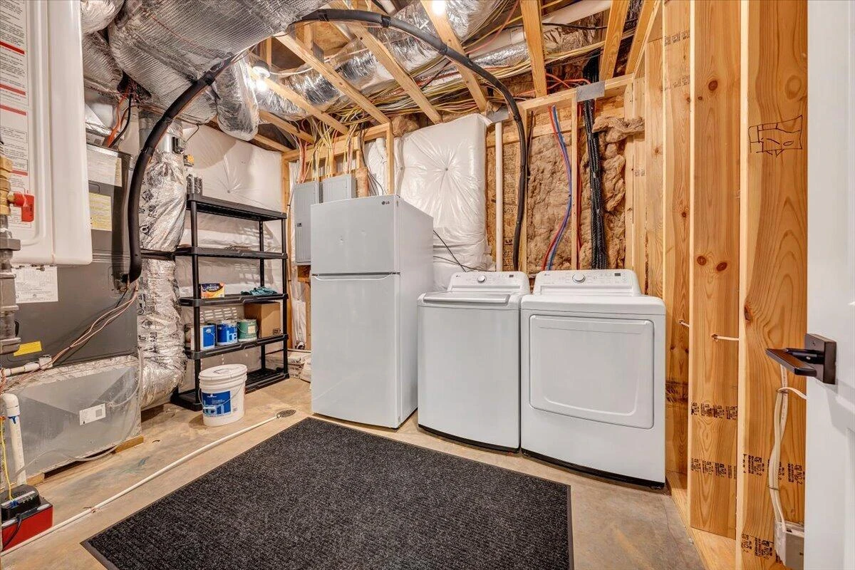212 Driftwood CT - Photo 35