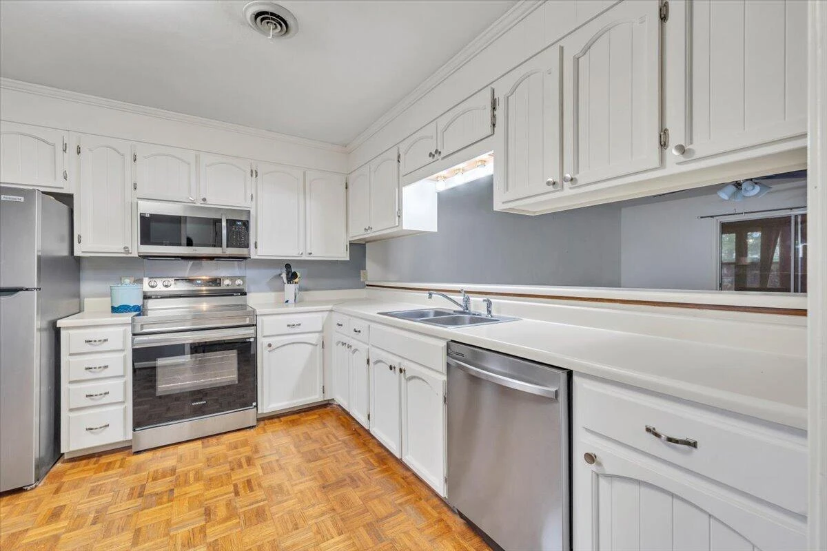435 W Burwell ST - Photo 10