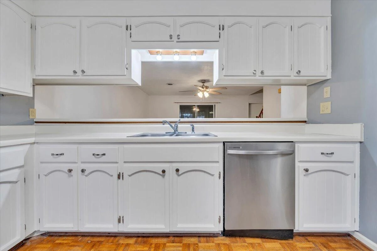 435 W Burwell ST - Photo 11