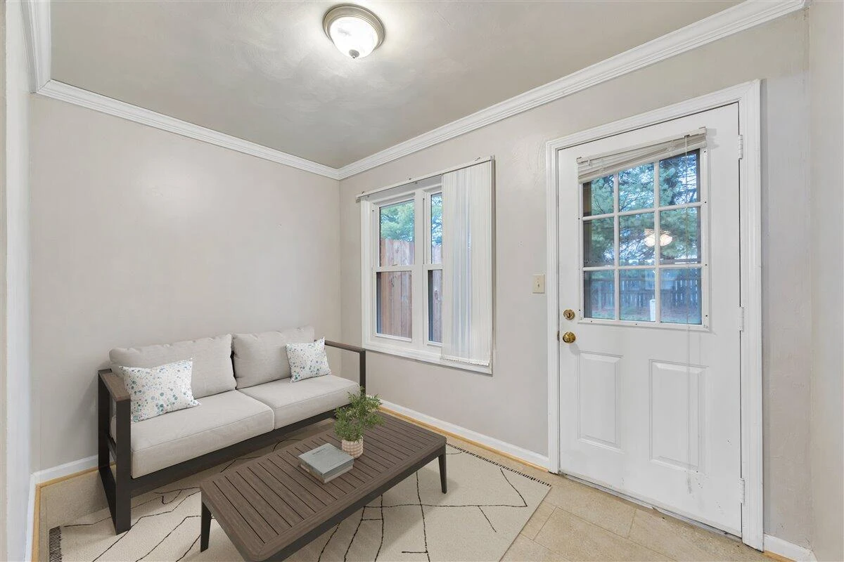 435 W Burwell ST - Photo 15