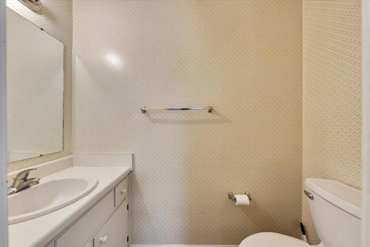 435 W Burwell ST - Photo 16