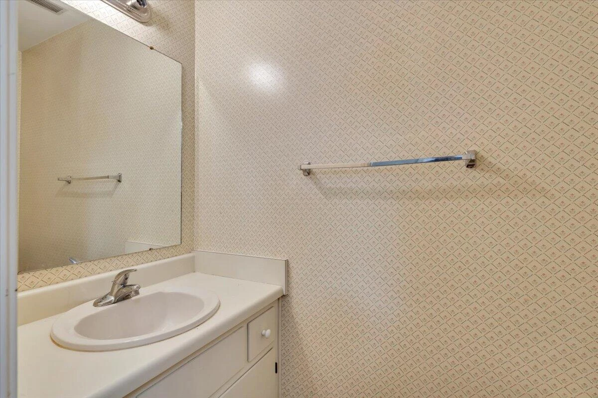 435 W Burwell ST - Photo 17