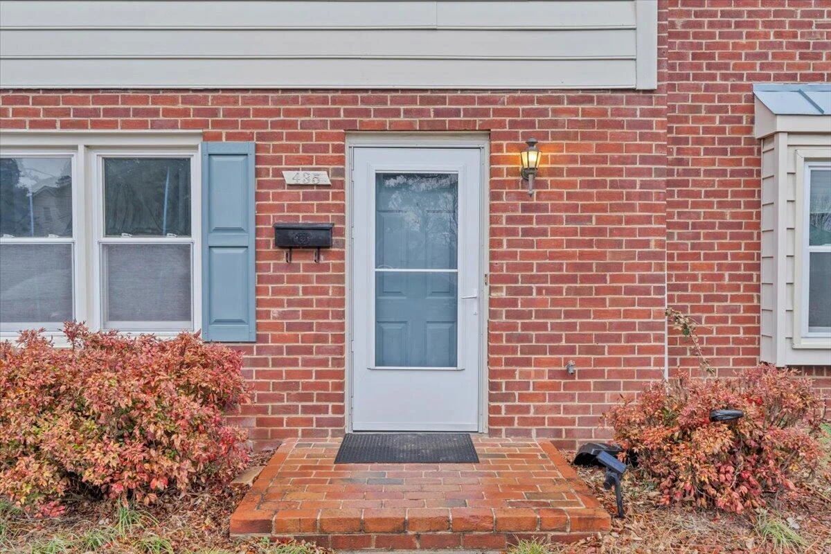 435 W Burwell ST - Photo 2