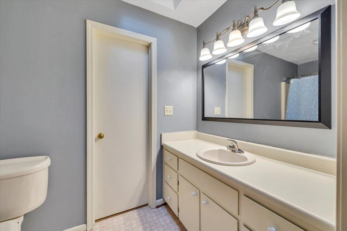 435 W Burwell ST - Photo 20