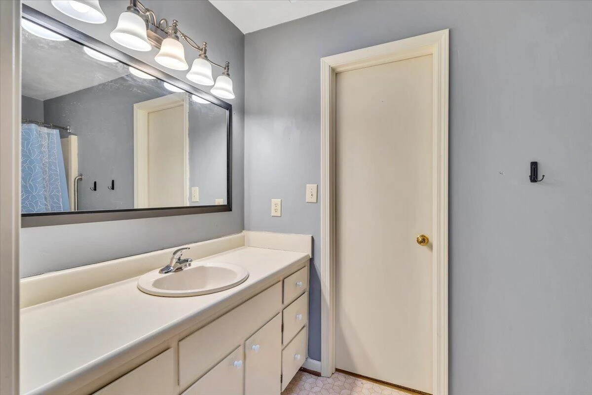435 W Burwell ST - Photo 22