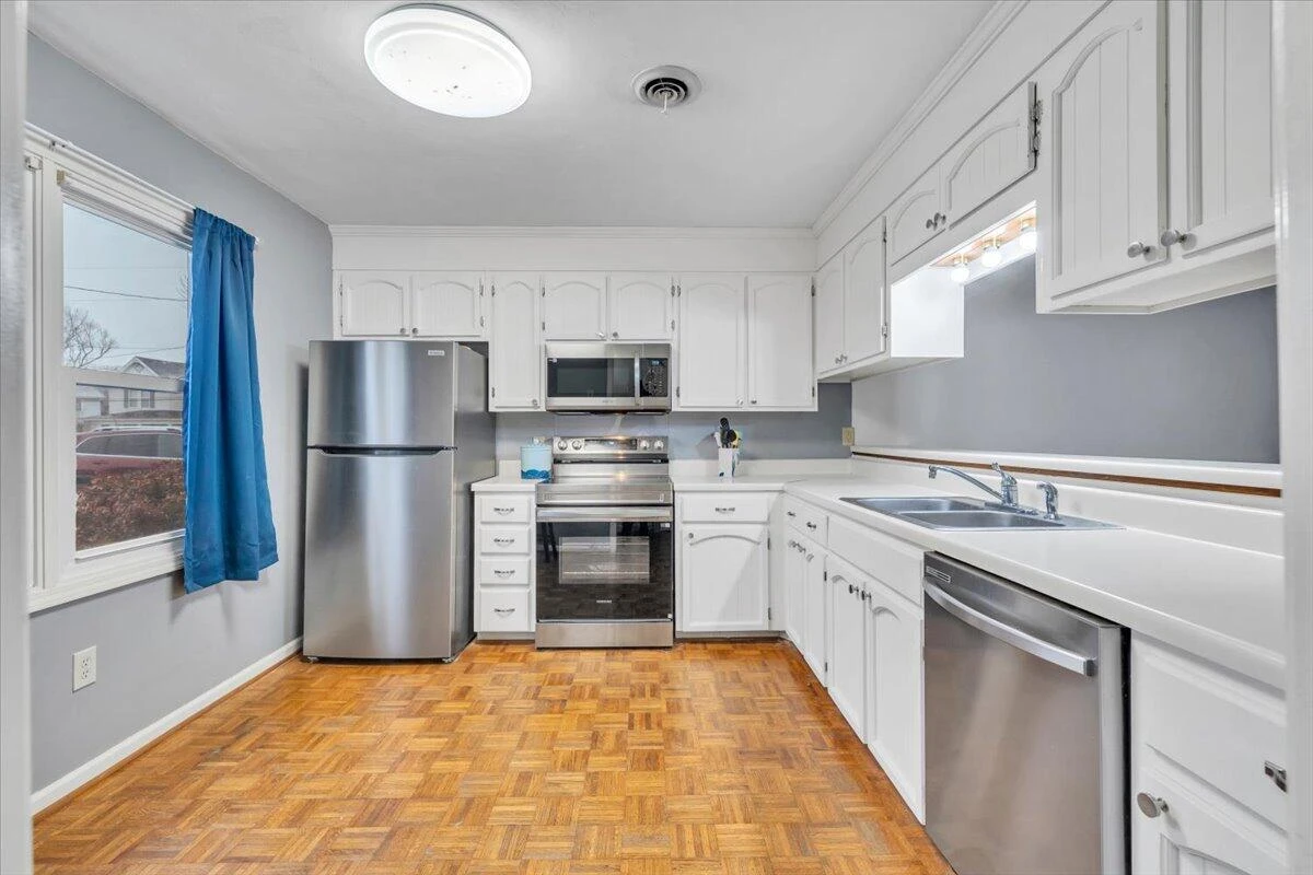 435 W Burwell ST - Photo 4