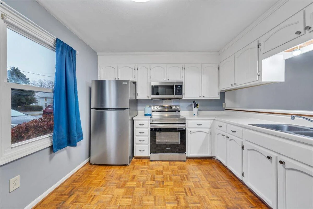 435 W Burwell ST - Photo 9