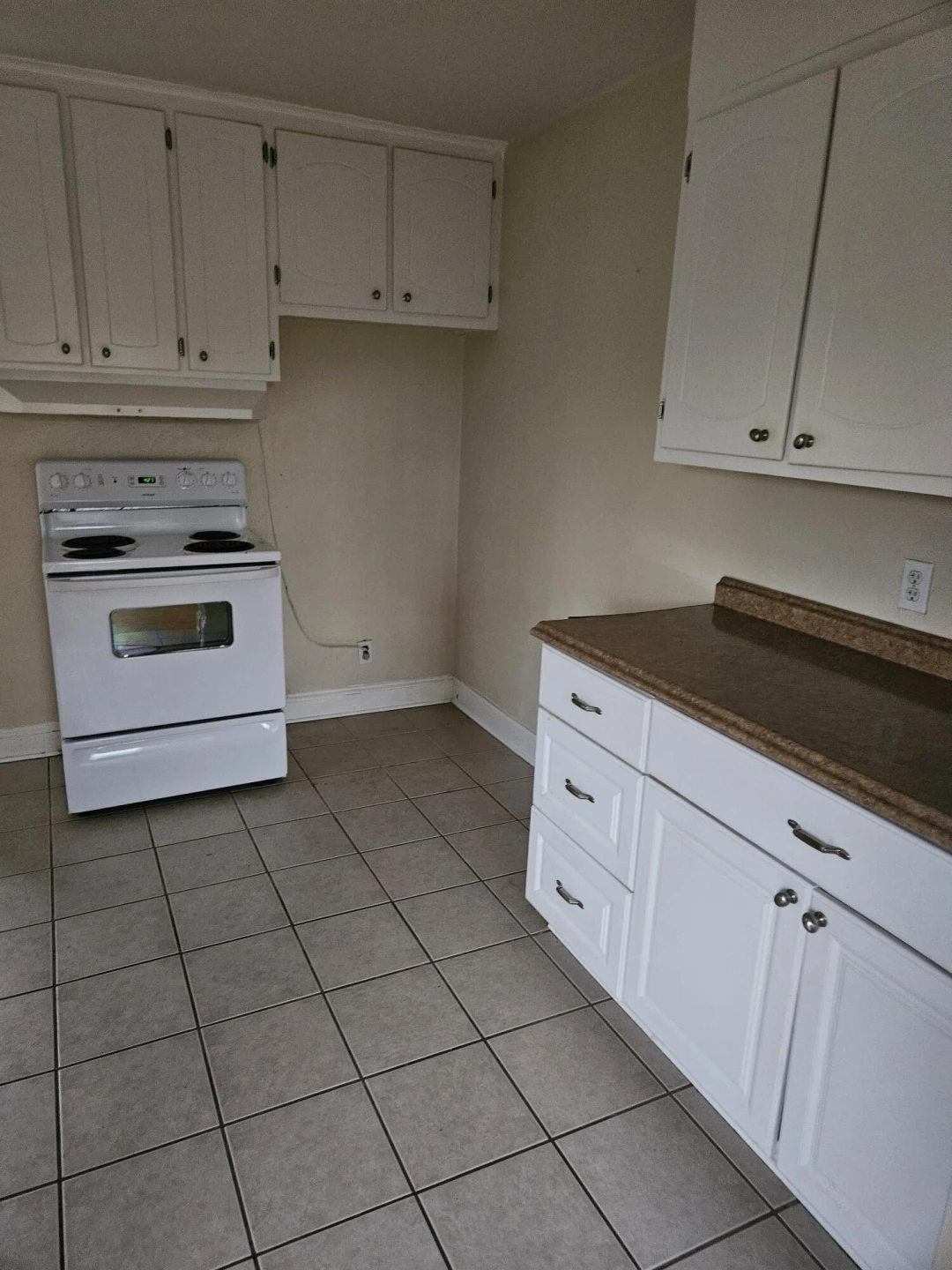 2718 Meadowview DR NW - Photo 2